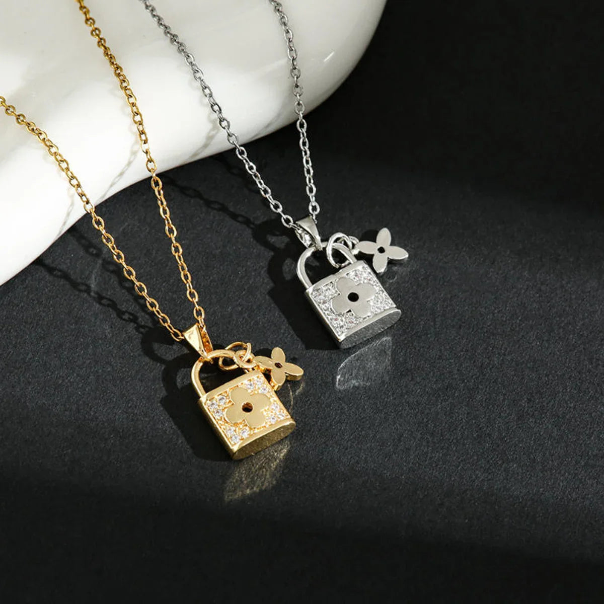 Fashionable collarbone chain, non-fading accessories, titanium steel women's necklace, set with diamonds