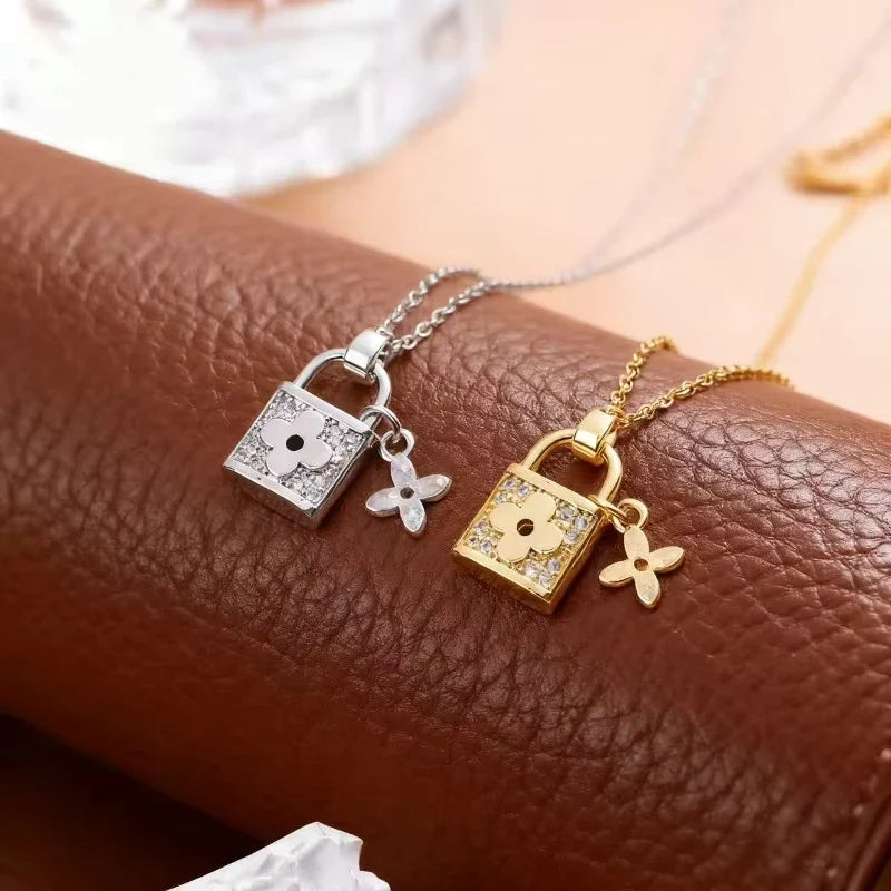 Fashionable collarbone chain, non-fading accessories, titanium steel women's necklace, set with diamonds