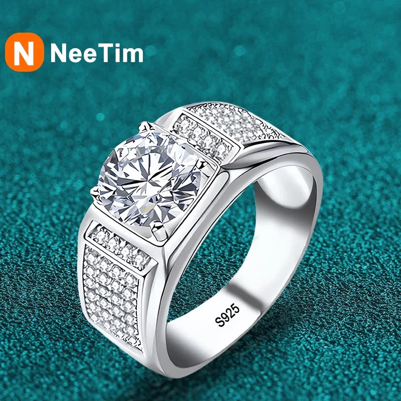 NeeTim 1ct D Color Moissanite Wedding Band Men Ring 925 Sterling Silver with Gold Plated Wedding Engagement Rings Gift For Man