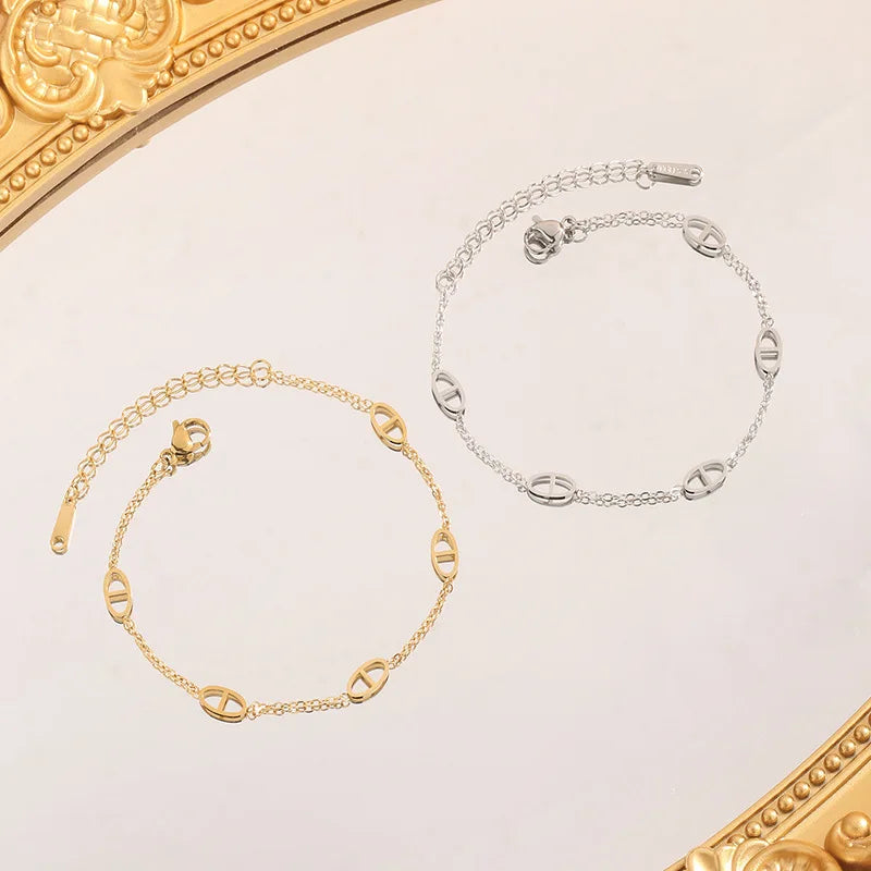 Fashionable Titanium Steel Pig Nose Bracelet Versatile Luxury Design Couple's Hand Chain Stylish Accessory for All Occasions