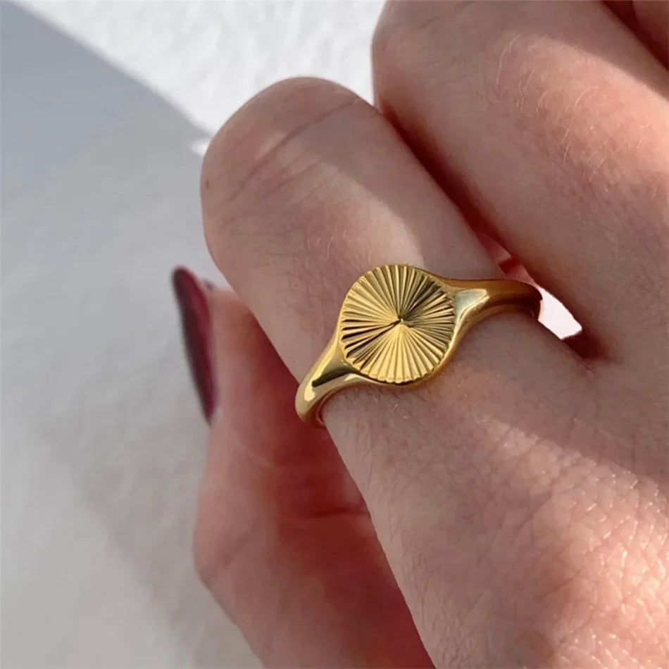 High Quality Wave Rings for Women Minimalist Dainty Rays Texture Circle Ring Stainless Steel Signet Chunky Dome Ring Jewelry