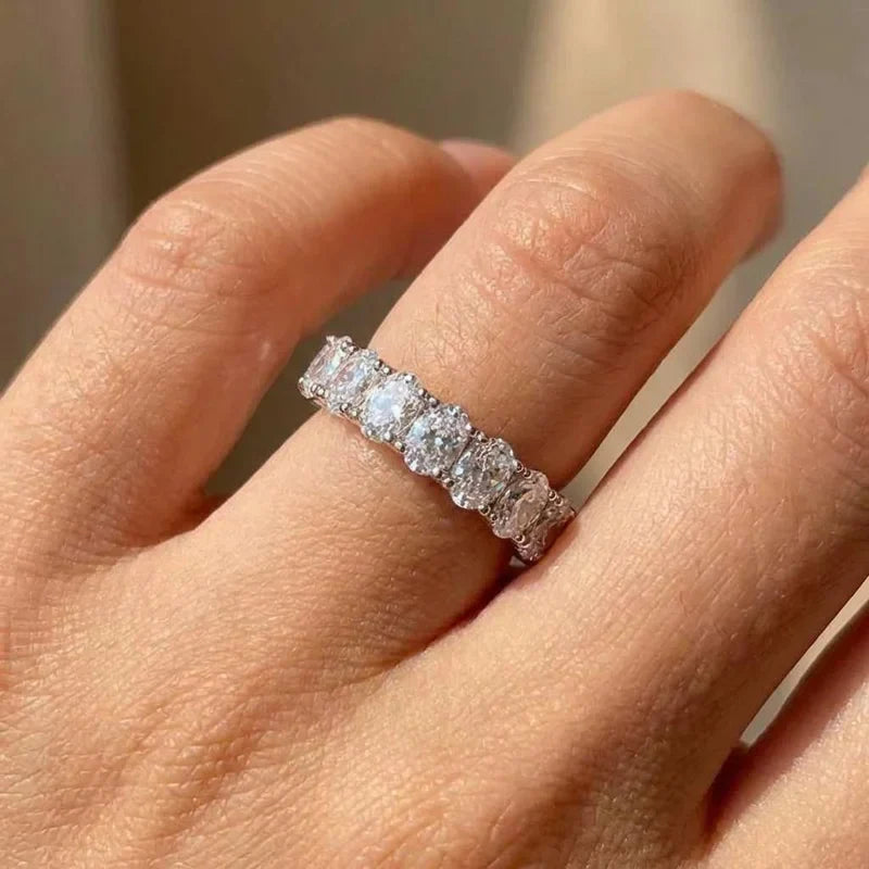 925 Sterling Silver Shiny Inlaid Oval Cubic Zirconia Ring for Women Simple Style Finger Accessories Wedding Party Trendy Jewelry